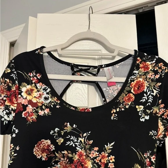 No Boundaries Black & Floral T Shirt Dress - Picture 3 of 13